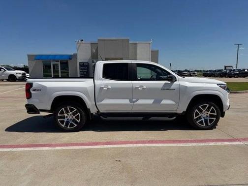 Summit White 2024 Chevrolet Colorado Z71