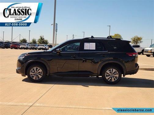 2025 Nissan Pathfinder SV