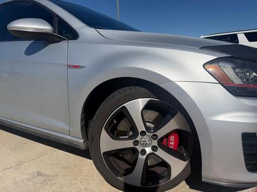2017 Volkswagen Golf GTI SE 4-Door