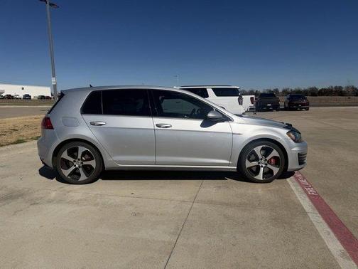 2017 Volkswagen Golf GTI SE 4-Door