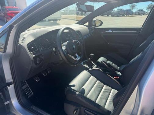 2017 Volkswagen Golf GTI SE 4-Door