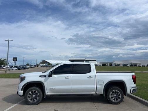Summit White 2024 GMC Sierra 1500 AT4