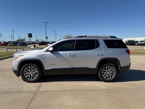2017 GMC Acadia SLE-2
