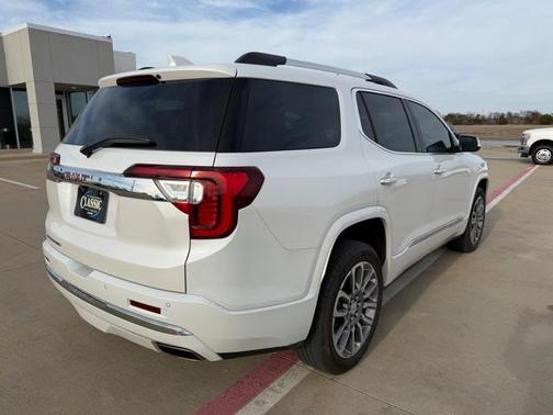 2023 GMC Acadia Denali