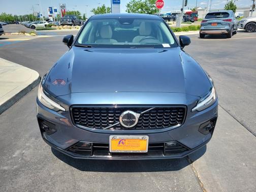 2024 Volvo S60 Ultimate Dark Theme