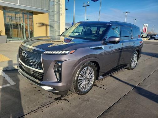 2025 INFINITI QX80 LUXE