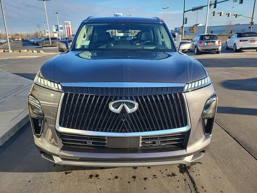 2025 INFINITI QX80 LUXE