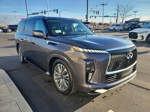 2025 INFINITI QX80 LUXE