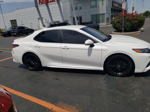 2019 Toyota Camry Hybrid SE