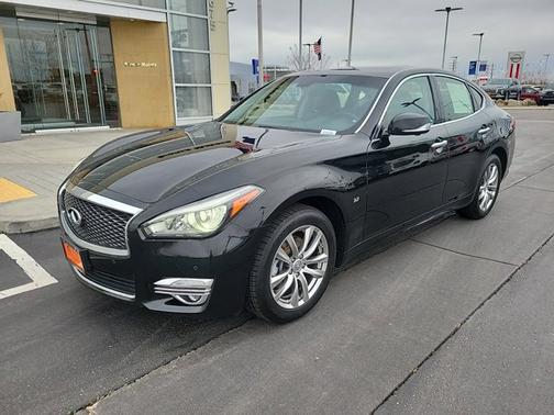 2017 INFINITI Q70 3.7X