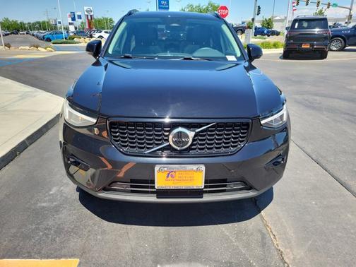 2023 Volvo XC40 Plus Dark Theme
