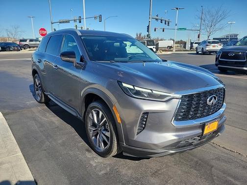 2022 INFINITI QX60 LUXE