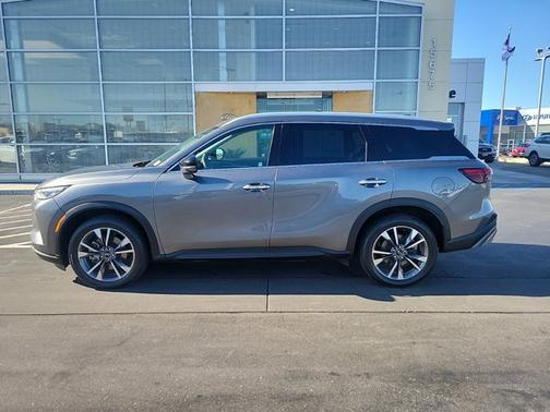2022 INFINITI QX60 LUXE