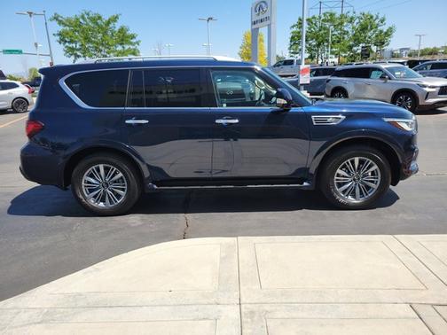 2024 INFINITI QX80 LUXE