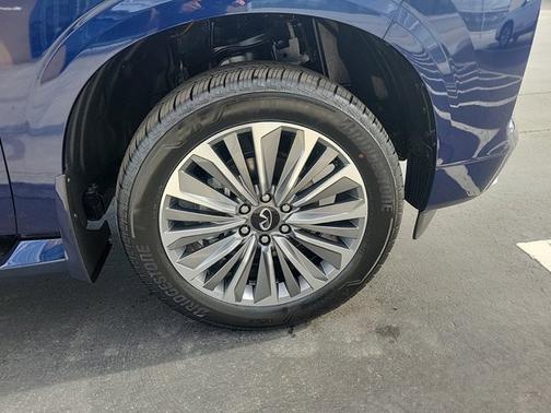 2025 INFINITI QX80 LUXE