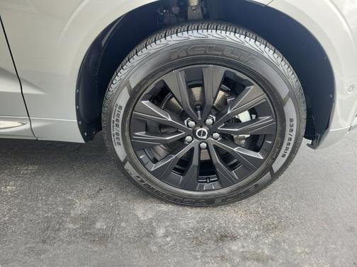 2023 Volvo XC60 Plus Bright Theme