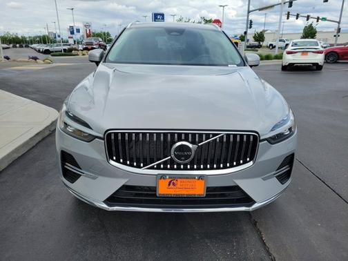 2023 Volvo XC60 Plus Bright Theme