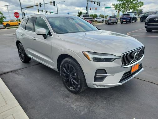 2023 Volvo XC60 Plus Bright Theme