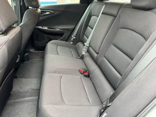 Silver Ice Metallic 2019 Chevrolet Malibu Hybrid Base