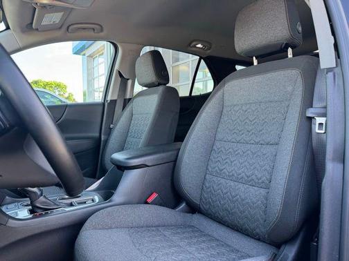 Mosaic Black Metallic 2024 Chevrolet Equinox 1LT