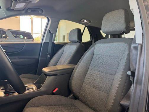 Mosaic Black Metallic 2024 Chevrolet Equinox 1LT