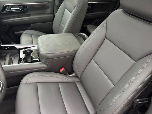 Black 2026 Chevrolet Suburban Z71, 4WD