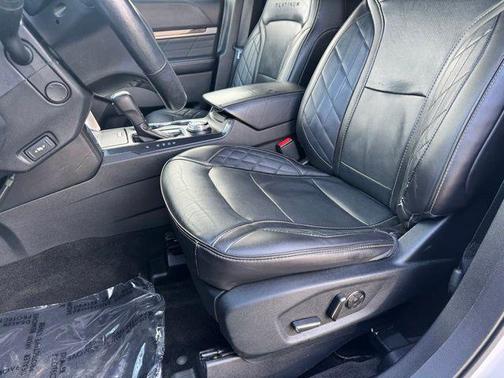 White Platinum Clearcoat Metallic 2018 Ford Explorer Platinum