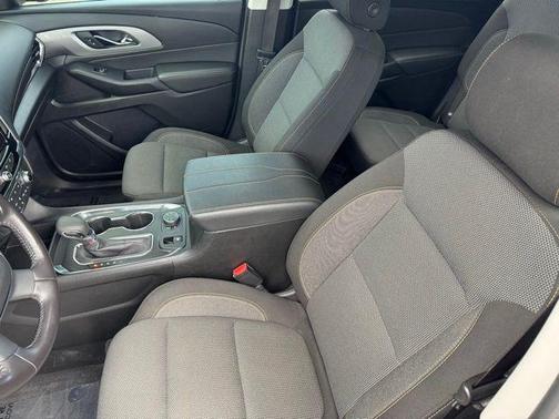 Satin Steel Metallic 2021 Chevrolet Traverse LT Cloth