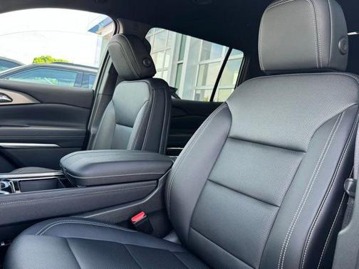 Sterling 2026 Chevrolet Traverse LT