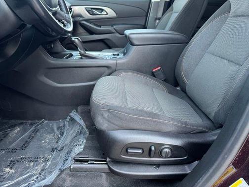 Black Currant Metallic 2019 Chevrolet Traverse LT Cloth