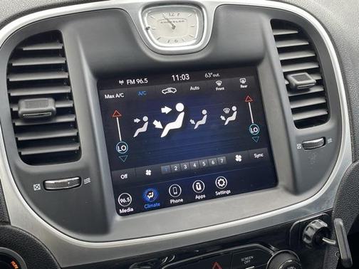 2020 Chrysler 300 Touring