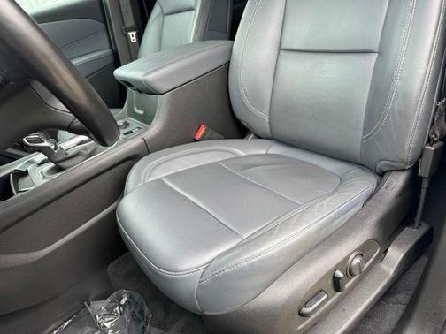 Summit White 2021 Chevrolet Traverse LT Leather