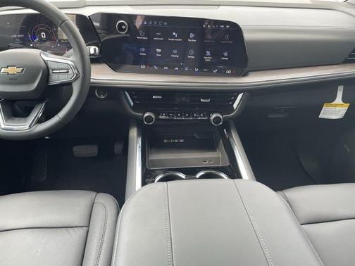 2025 Chevrolet Suburban LT