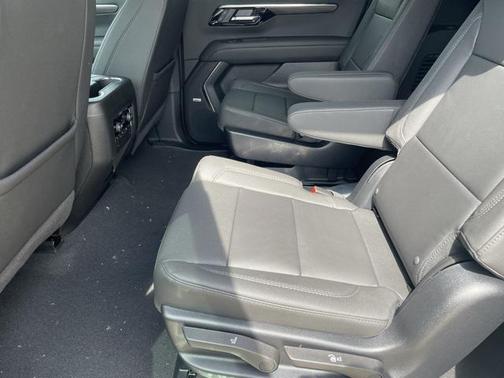 2025 Chevrolet Suburban LT