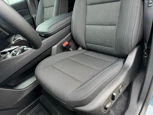 Lakeshore Blue Metallic 2026 Chevrolet Traverse LT