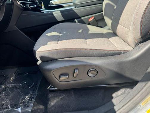 Sterling 2026 Chevrolet Traverse LT