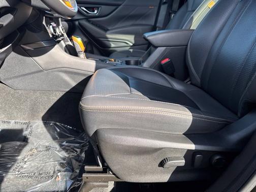 Green Metallic 2022 Subaru Forester Base