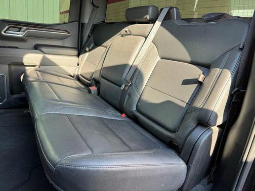 Onyx Black 2023 GMC Sierra 1500 SLT