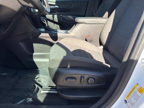 Summit White 2022 Chevrolet Equinox LT
