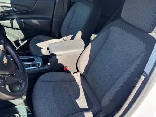 Summit White 2022 Chevrolet Equinox LT