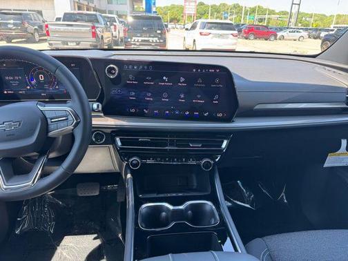 Summit White 2026 Chevrolet Traverse LT