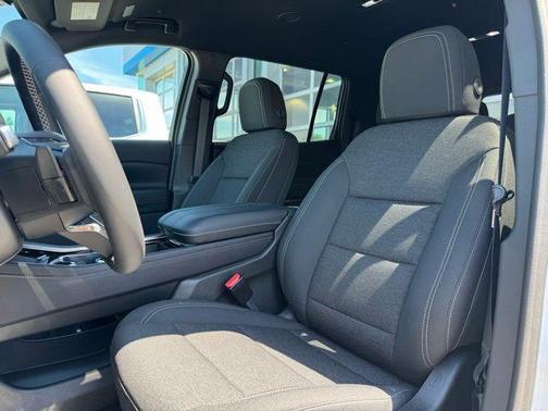 Summit White 2026 Chevrolet Traverse LT