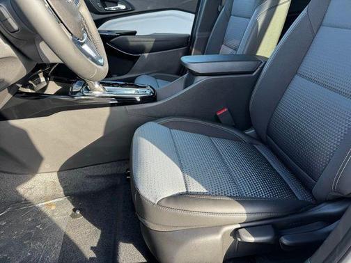 Sterling Gray Metallic 2026 Chevrolet Trax LT