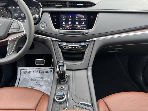 2025 Cadillac XT5 Sport