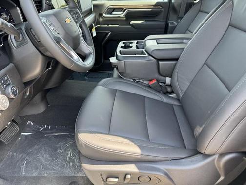 2025 Chevrolet Silverado 3500 LT