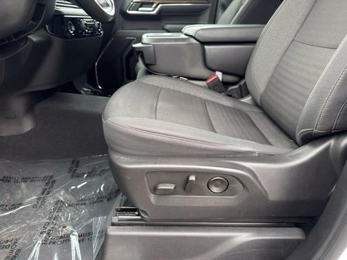 Summit White 2024 Chevrolet Silverado 1500 LT