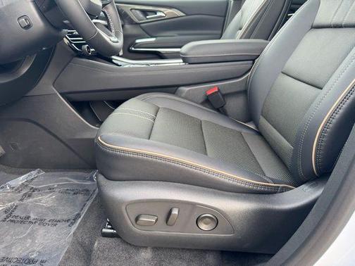 Polar White 2026 Chevrolet Traverse High Country