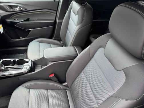 Summit White 2026 Chevrolet Trax LT