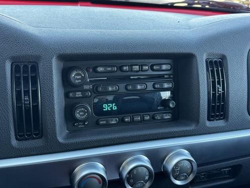 2004 Chevrolet SSR Base