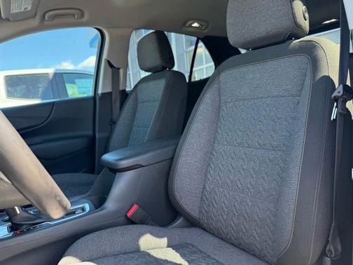 Silver Ice Metallic 2022 Chevrolet Equinox 1LT